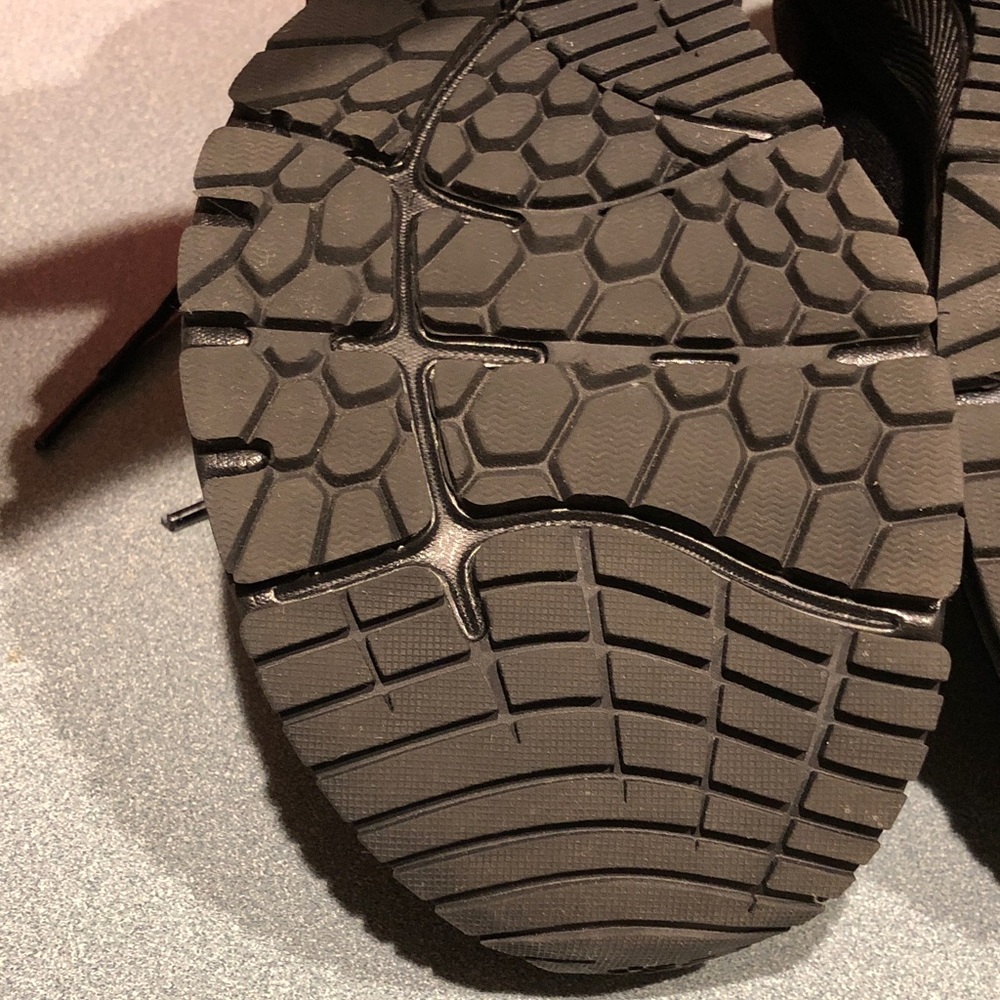 New Balance Women’s Black Athletic Shoes - Picture 11 of 12